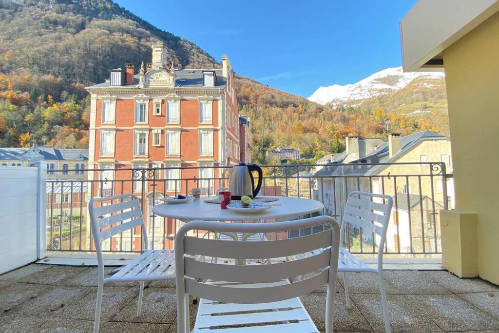 Apartment Place De La Mairie. Joli T2 4p - Terrasse Et Vue.
